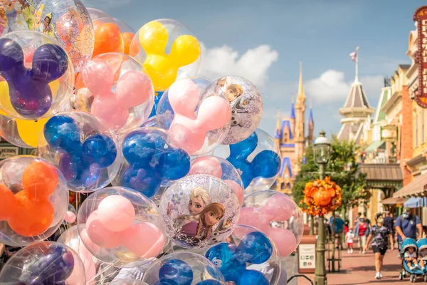 Orlando , Florida. 21 Eylül 2020. Sihirli Krallıkta Disney 'in balonunun üst görünümü (215)