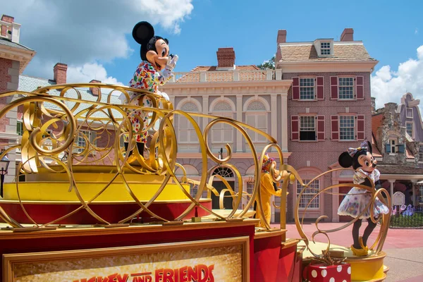 Orlandossa Floridassa Syyskuu 2020 Minnie Mickey Pluto Kauniissa Paraatissa Kellua — kuvapankkivalokuva