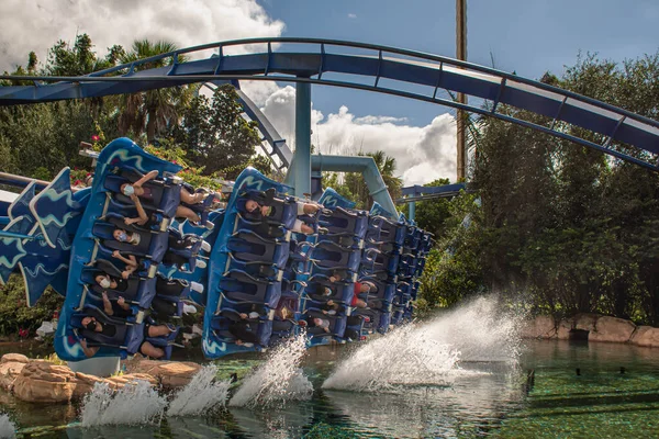 Orlando Florida Listopadu2020 Lidé Užívají Horskou Dráhu Manta Ray Mořském — Stock fotografie