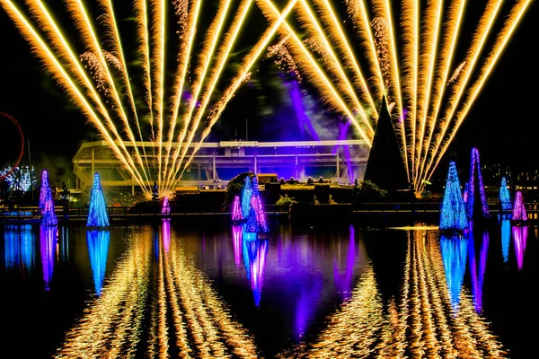 フロリダ州オーランド 2020年12月31日 ニューイヤーズ イヴル アット シーワールドの花火のパノラマビュー — ストック写真