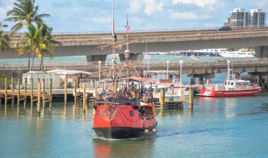 Miami , Florida. 28 Haziran 2021. Bayside Piyasa Bölgesi 'ndeki Korsan Gemisinin Panoramik Görünümü (4)