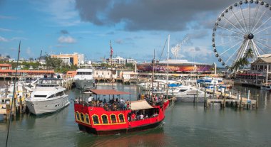 Miami , Florida. 28 Haziran 2021. Bayside Marketplace bölgesinde Korsan gemisi gezisi