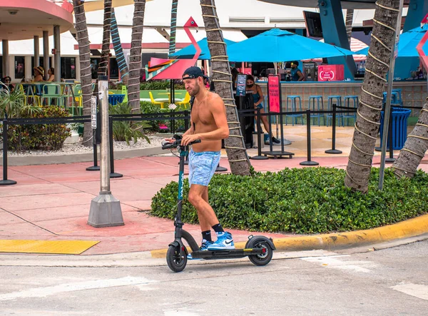 Miami Beach Florida Junio 2021 Patinaje Hombre South Beach —  Fotos de Stock