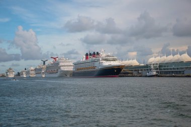 Miami, Florida, 28 Haziran 2021 Miami Limanı 'ndaki Cruises Shps Panoramic Manzarası)