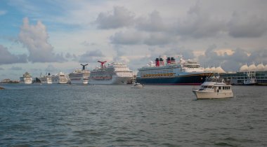 Miami, Florida, 28 Haziran 2021 Miami Limanı 'ndaki Cruises Shps panoramik görüntüsü (5))