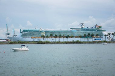  Miami, Florida. 28 Haziran 2021. Kraliyet Karayipleri 'nden Denizlerin Özgürlüğünün Panoramik Görünümü.