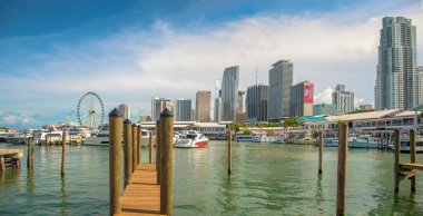 Miami, Florida. 28 Haziran 2021. Bayside Marketplace bölgesindeki Miami 'nin panoramik manzarası