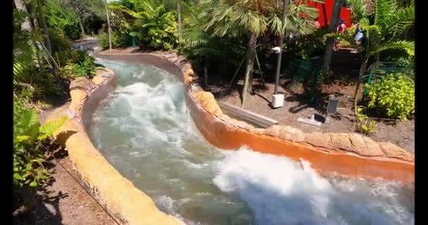 Orlando Florida Julio 2021 Personas Disfrutando Atracción Acuática Infinity Falls — Vídeos de Stock