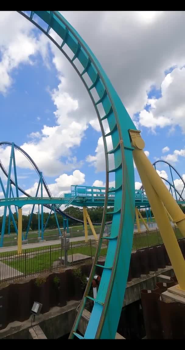 Orlando Floryda Lipca 2021 Wspaniała Pętla Kraken Roller Coaster Seaworld — Wideo stockowe