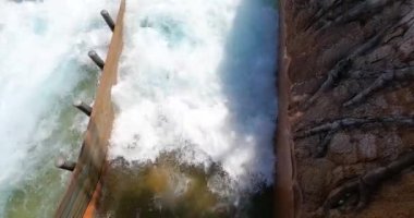 Orlando, Florida. 25 Ağustos 2021. Infinity Falls 'da eğlenen insanlar (29))