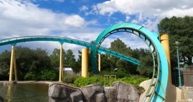 Orlando, Florida. 25 Ağustos 2021. Seaworld 'de Kraken hız treninin keyfini çıkaranlar (41))