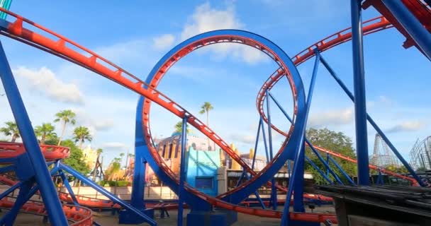 Tampa Bay Florida August 2021 Oameni Care Bucură Rollercoaster Scorpion — Videoclip de stoc