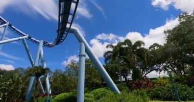 Orlando, Florida. 30 Ağustos 2021. Manta Ray treninin keyfini Seaworld 'de süren insanlar (24)