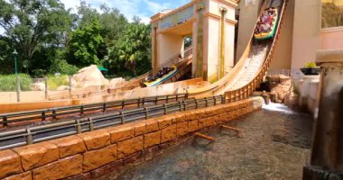 Orlando, Florida. 31 Ağustos 2021. İnsanlar Seaworld 'de Joruneys' den Atlantis 'e (16) keyif alıyorlar)