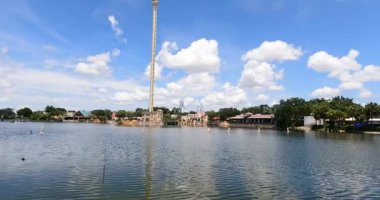 Orlando, Florida. 31 Ağustos 2021. Deniz Dünyası 'ndaki Mako ve Kraken hız treninin panoramik görüntüsü (25)