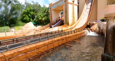 Orlando, Florida. 31 Ağustos 2021. İnsanlar Seaworld 'de Joruneys' den Atlantis 'e (18.)