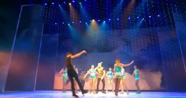 Tampa Körfezi, Florida. 28 Ağustos. Busch Gardens Tampa 'da Buz Pateni Gösterisi (4