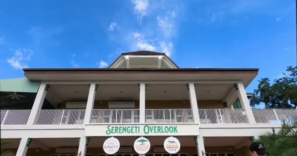 Tampa Bay Florida Augustus 2021 Gedeeltelijk Uitzicht Restaurant Serengeti Uitzicht — Stockvideo