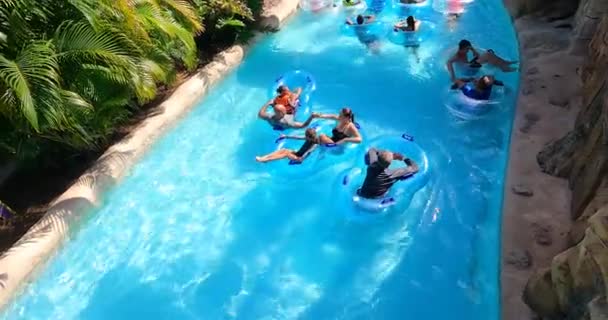 Orlando Florida August 2021 People Enjoying Loggerhead Lane Lazy Rive — Stock Video