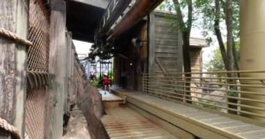 Orlando, Florida. 15 Eylül 2021. İnsanlar Macera Adası 'nda Pteranodon Flyers (40)