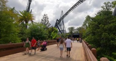 Orlando, Florida. 15 Eylül 2021. Macera Adası 'nda eğlenen insanlar (64))