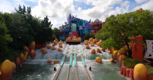 Orlando Florida September 2021 People Enjoying Dudley Rights Ripsaw Falls — Stock Video