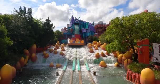 Orlando Florida Septiembre 2021 Personas Disfrutando Dudley Rights Ripsaw Falls — Vídeo de stock