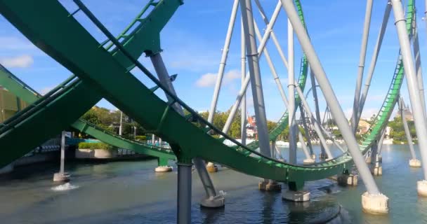 Orlando Florida Septiembre 2021 Personas Disfrutando Increíble Montaña Rusa Hulk — Vídeo de stock