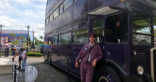 Orlando Florida Setembro 2021 Belo Motorista Knight Bus Universal Studios — Vídeo de Stock