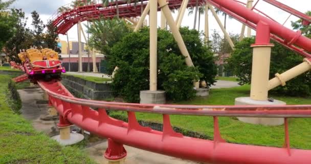 Orlando Florida Septiembre 2021 Gente Divirtiéndose Hollywood Rip Ride Rockit — Vídeo de stock