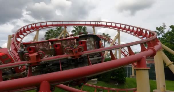 Orlando, Florida . 21. září. 2021. Lidé baví Hollywood Rip Ride Rockit v Universal Studios (19)