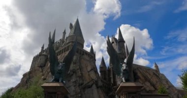 Orlando, Florida. 21 Eylül 2021. Macera Adası 'ndaki Hogwarts Şatosu' ndaki Karanlık Sanatlar Panoramik Görünümü