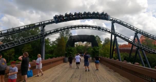 Orlando Florida September 2021 People Having Fun Jurassic World Velocicoaster — Stock Video