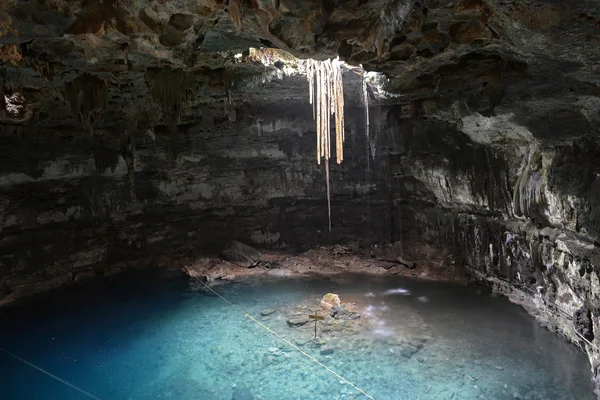 유카탄 반도, 멕시코에 Cenote Samula. — 스톡 사진