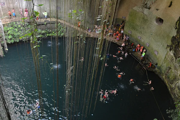 Ik-kil cenote in Yucatán, México . — Foto de Stock