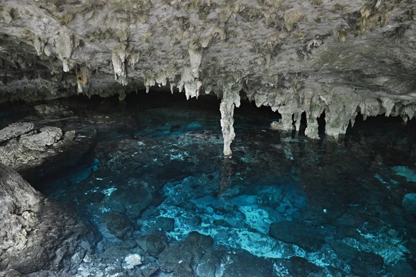 Cenote Dos Ojos in Yucatan peninsula, Mexico. — Stock Photo, Image