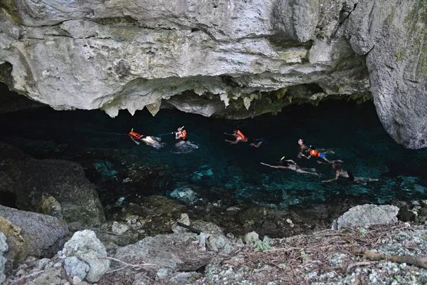 Cenote Dos Ojos en la península de Yucatán, México . — Foto de Stock