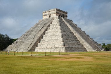 Kukulkan Tapınağı, Chichen Itza 'da piramit, Yucatan, Meksika.