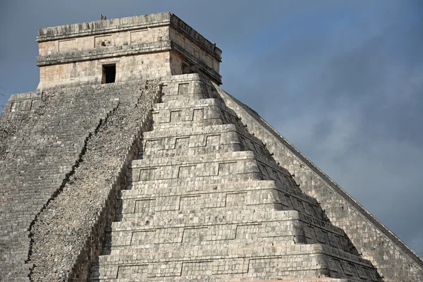 Templo de Kukulkan, pirâmide em Chihuahua, Yucatán, México. — Fotografia de Stock