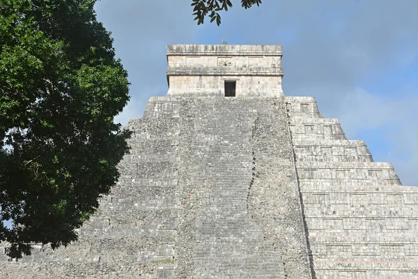 Temple of Kukulkan, pyramid in Chichen Itza, Yucatan, Mexico. — Stock Photo, Image