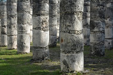 Valinin Sarayı (bin sütunlar).