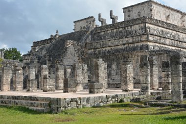 Valinin Sarayı (bin sütunlar).