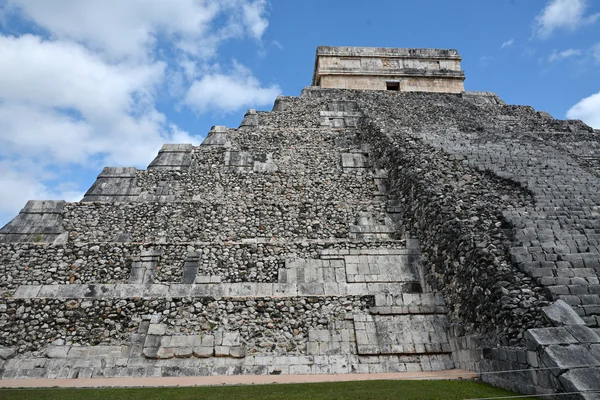 Tempel von Kukulkan, Pyramide in Chichen Itza, Yucatan, Mexiko. — Stockfoto