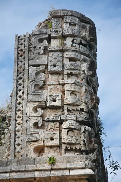 Podrobnosti o mayské architektury sousedily s nádhernými stylu - Uxmal, Mexiko. — Stock fotografie