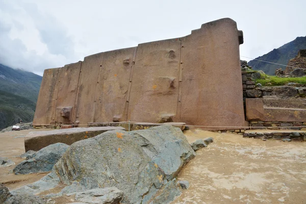 Chrámové opevnění leží, stará pevnost Inků v posvátné údolí, Peru. — Stock fotografie