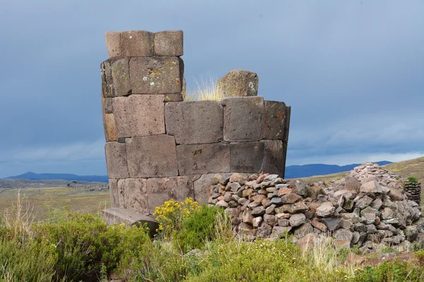 Sillustani tombs in the peruvian Andes near town Puno, Peru. — Stock Photo, Image