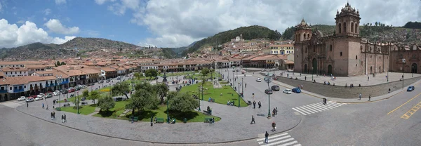 Náměstí Plaza De Armas s katedrála Santo Domingo, Cuzco, Peru. — Stock fotografie