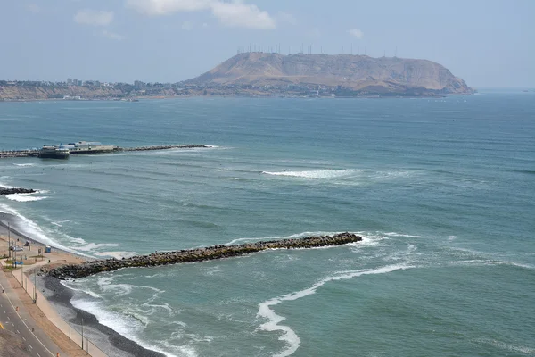 Kystlinje i Miraflores i Lima, Peru . – stockfoto