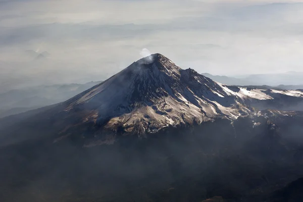 火山卡特，墨西哥。查看从平原. — 图库照片