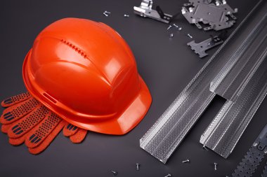 Kask, eldiven ve profil İnşaat